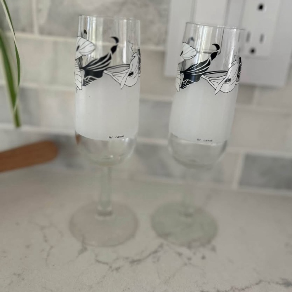 MCM Vintage Set of 2 Cerve Devalbor Italy Lily Print Frosted Champagne Flutes